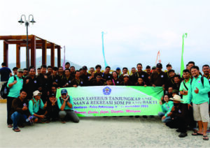 Serunya Kegiatan Rekreasi Pramubakti di Pantai Pahawang