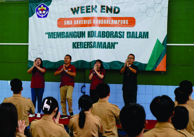 “MEMBANGUN KOLABORASI DALAM KEBERSAMAAN WEEKENDSMA XAVERIUS BANDARLAMPUNG”
